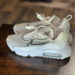 Nike White and Black Air Max 2090